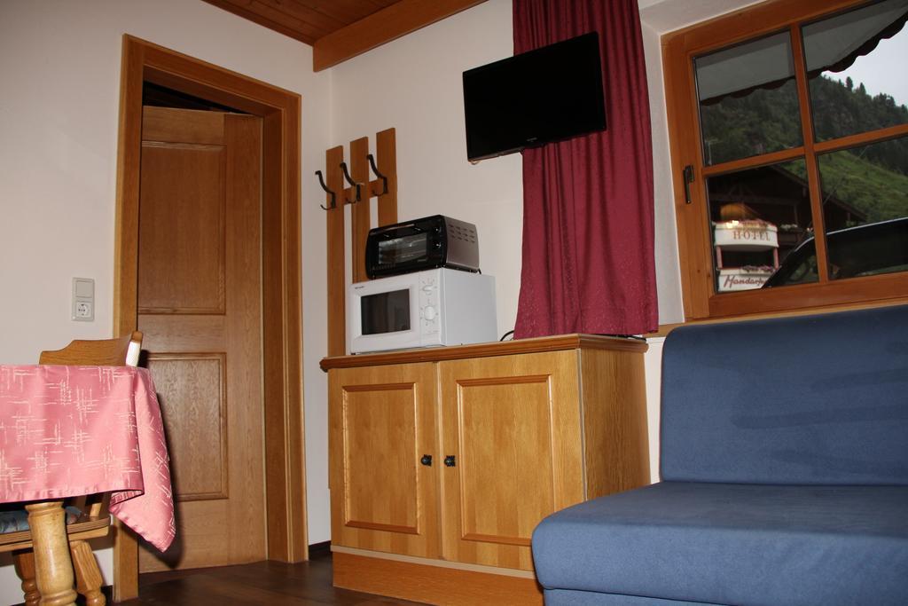 Haus Puit Mandarfen Pitztal Apartment Sankt Leonhard im Pitztal Phòng bức ảnh